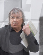 PEOPLE - Ex Rolling Stone Bill Wyman auf dem Weg ins Ivy