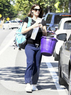 PEOPLE - Jennifer Garner mit den Girls in Brentwood unterwegs