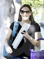 PEOPLE - Jennifer Garner mit den Girls in Brentwood unterwegs