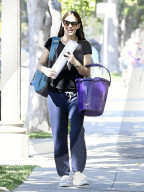 PEOPLE - Jennifer Garner mit den Girls in Brentwood unterwegs