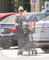 PEOPLE - Cameron Diaz und Nicole Richie schieben die Einkäufe zum Auto