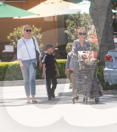 PEOPLE - Cameron Diaz und Nicole Richie schieben die Einkäufe zum Auto