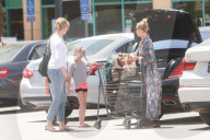 PEOPLE - Cameron Diaz und Nicole Richie schieben die Einkäufe zum Auto
