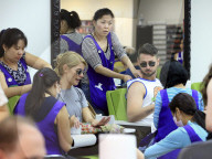 PEOPLE - Ashley Greene und Paul Khoury gönnen sich eine Manicure