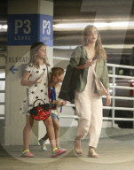 PEOPLE - Jessica Alba bummelt mit den Kids in Beverly Hills