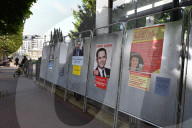 NEWS - Wahlen in Frankreich: Sarkozy und Bruni bei der Stimmabgabe in Paris