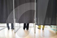 NEWS - Wahlen in Frankreich: Sarkozy und Bruni bei der Stimmabgabe in Paris