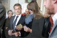 NEWS - Wahlen in Frankreich: Sarkozy und Bruni bei der Stimmabgabe in Paris