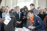 NEWS - Wahlen in Frankreich: Sarkozy und Bruni bei der Stimmabgabe in Paris