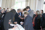 NEWS - Wahlen in Frankreich: Sarkozy und Bruni bei der Stimmabgabe in Paris
