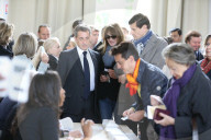 NEWS - Wahlen in Frankreich: Sarkozy und Bruni bei der Stimmabgabe in Paris
