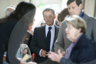 NEWS - Wahlen in Frankreich: Sarkozy und Bruni bei der Stimmabgabe in Paris