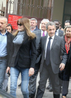 NEWS - Wahlen in Frankreich: Sarkozy und Bruni bei der Stimmabgabe in Paris