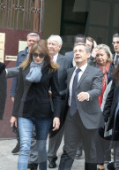 NEWS - Wahlen in Frankreich: Sarkozy und Bruni bei der Stimmabgabe in Paris