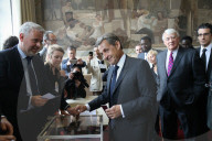 NEWS - Wahlen in Frankreich: Sarkozy und Bruni bei der Stimmabgabe in Paris