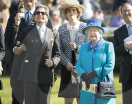 PEOPLE - Queen Elizabeth besucht Pferderennen in Newbury