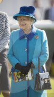 PEOPLE - Queen Elizabeth besucht Pferderennen in Newbury