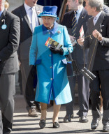 PEOPLE - Queen Elizabeth besucht Pferderennen in Newbury