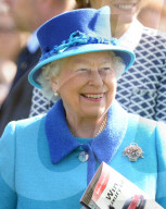 PEOPLE - Queen Elizabeth besucht Pferderennen in Newbury