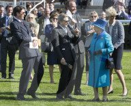 PEOPLE - Queen Elizabeth besucht Pferderennen in Newbury