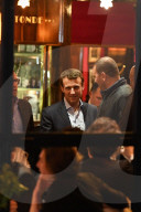 NEWS - Wahlen in Frankreich: Emmanuel Macron lässt sich im La Rotonde feiern