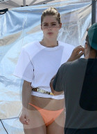 PEOPLE - Doutzen Kroes posiert in Miami während Mann Sunnery mit den Kids spielt