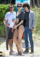 PEOPLE - Doutzen Kroes posiert in Miami während Mann Sunnery mit den Kids spielt