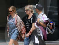 PEOPLE - Amanda Seyfried steht in Tarzana vor der Linse