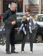 PEOPLE - Familie Baldwin spaziert durch New York