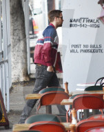 PEOPLE - Ryan Gosling in Los Feliz unterwegs