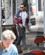 PEOPLE - Ryan Gosling in Los Feliz unterwegs