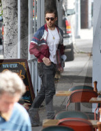 PEOPLE - Ryan Gosling in Los Feliz unterwegs