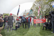 NEWS - Diese Demonstranten kiffen vor dem Capitol
