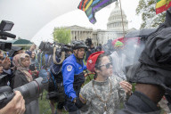 NEWS - Diese Demonstranten kiffen vor dem Capitol