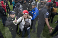 NEWS - Diese Demonstranten kiffen vor dem Capitol