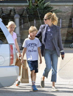 EXKLUSIV - Julia Roberts bummelt mit ihren Kids in Malibu