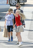 EXKLUSIV - Julia Roberts bummelt mit ihren Kids in Malibu