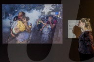 NEWS - "A Lens on Syria" - Eindrückliche Foto-Ausstellung von Sergey Ponomarev in London