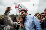 NEWS - Verona: Matteao Salvini wird von Lega Nord-Anhängern gefeiert