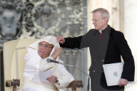 NEWS - Vom Winde verweht: Papst Franziskus während der Mittwochs-Audienz