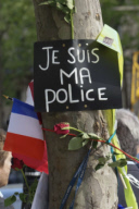 Hommage a Xavier Jugele, policier tue sur les Champs-Elysees.