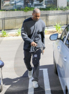 PEOPLE - Ärgert sich hier Kanye West über Kim's Cellulite-Fotos?