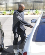 PEOPLE - Ärgert sich hier Kanye West über Kim's Cellulite-Fotos?