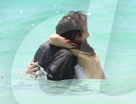 PEOPLE - Al Pacino turtelt mit Lucila Sola im Meer in Cancun