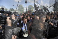 NEWS - Frankreich Wahlen: Ausgepfiffen:  Emmanuel Macron beim Besuch der "Whirlpool"-Fabrik