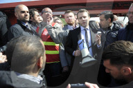 NEWS - Frankreich Wahlen: Ausgepfiffen:  Emmanuel Macron beim Besuch der "Whirlpool"-Fabrik