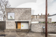 FEATURE - Stephen Davies' Haus steht auf kleinstem Platz in London