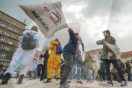 FEATURE - Polen: Kissenschlacht in Krakau