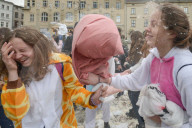 FEATURE - Polen: Kissenschlacht in Krakau