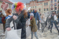 FEATURE - Polen: Kissenschlacht in Krakau